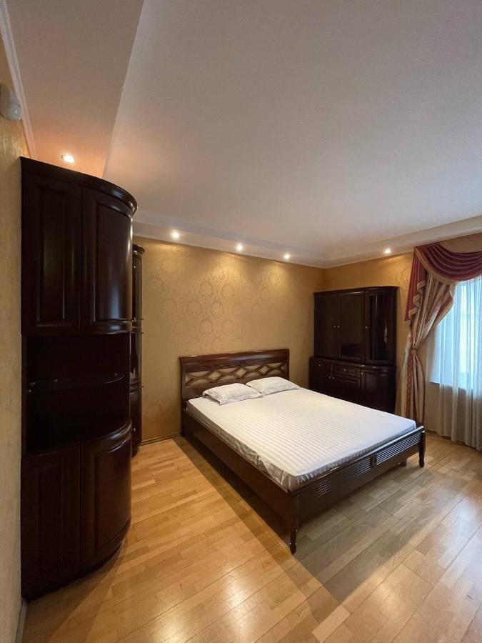 One Bedroom Kreschatik Str 4 Kiev Exterior foto